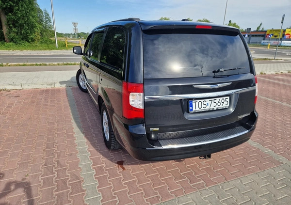 Chrysler Town &amp; Country cena 44000 przebieg: 195000, rok produkcji 2012 z Rawicz małe 37